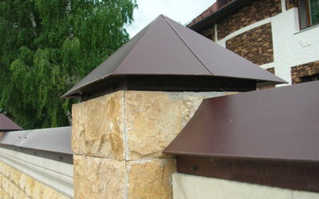 Купить металлический конёк  для  забора